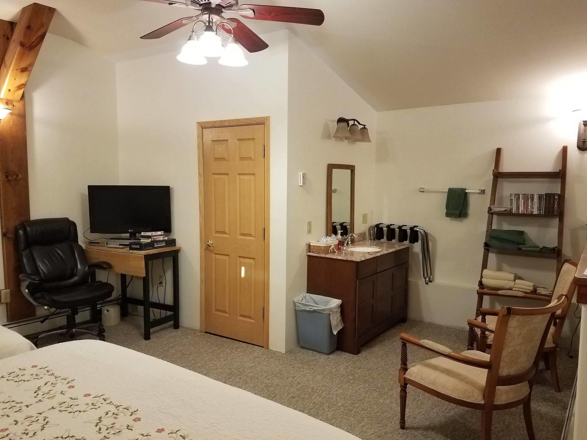 Denali Touch Of Wilderness B&B Хийли Екстериор снимка